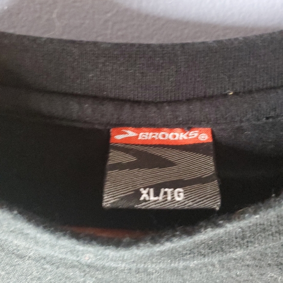 Brooks T-shirt Men Size XL - Picture 2 of 3